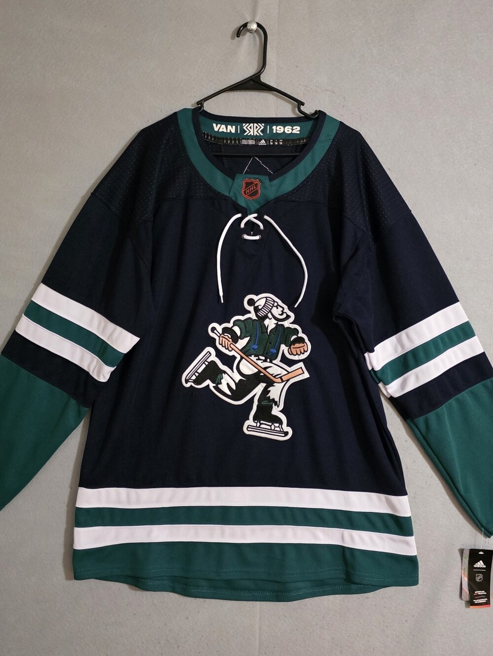 NWT Adidas Vancouver Canucks Reverse Retro 2.0 Hockey Jersey W/ Strap Size XL